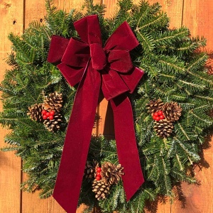 traditional-wreath-burgundy-bow